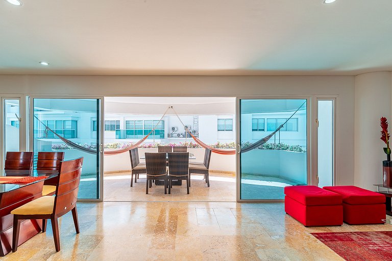 Tropical apartment + Beach, Pool, Wifi, Gym