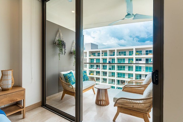 2BR Unbelievable Apt @Morros Zoe +Pool & Parking