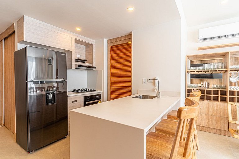 Bright Apt @Morros +Direct Entry to the Beach