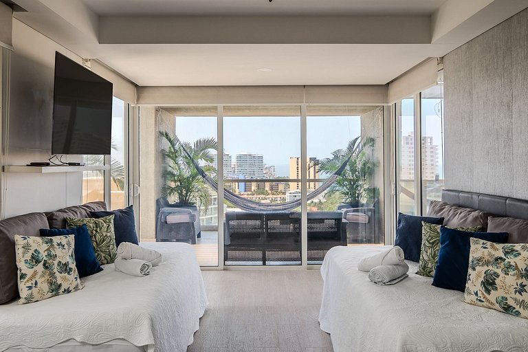 |Ahead| Spectacular 1BR @Zazue with Pool & Balcony