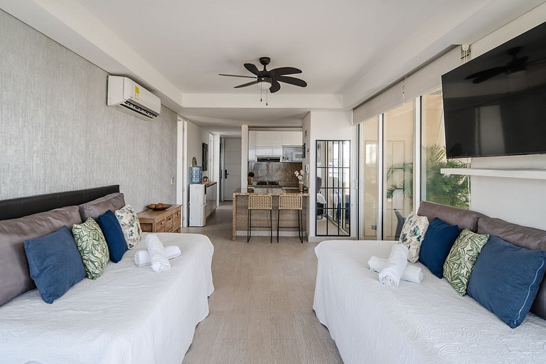 |Ahead| Spectacular 1BR @Zazue with Pool & Balcony