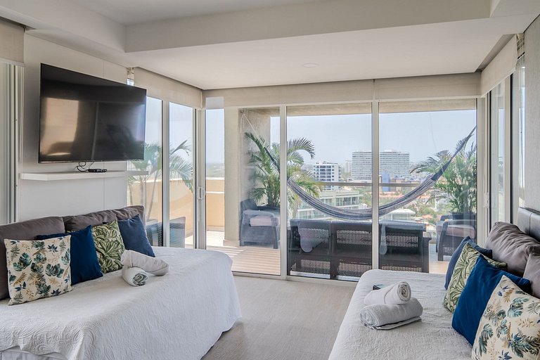 |Ahead| Spectacular 1BR @Zazue with Pool & Balcony