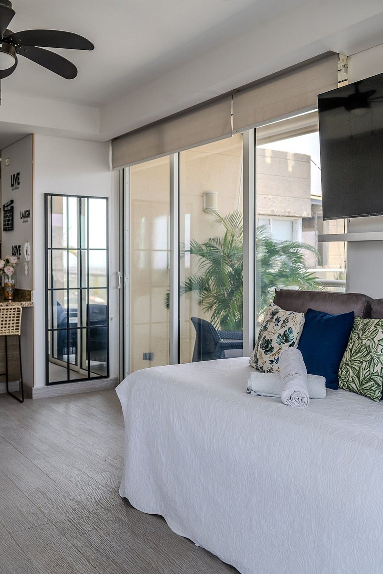 |Ahead| Spectacular 1BR @Zazue with Pool & Balcony