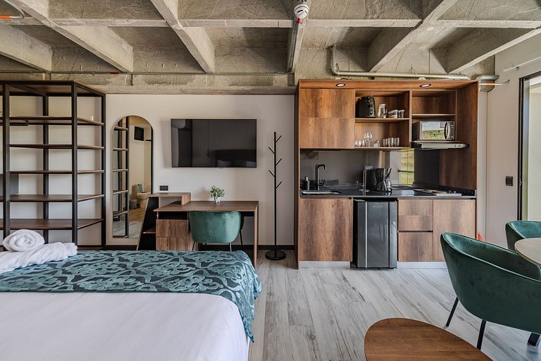 |Ahead| Exquisite Loft with balcony and parking