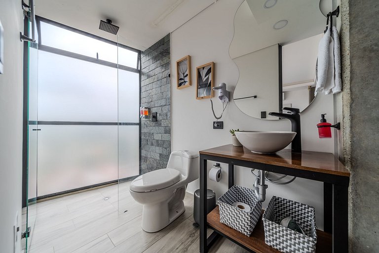 Ahead Minimalist Loft near the airport