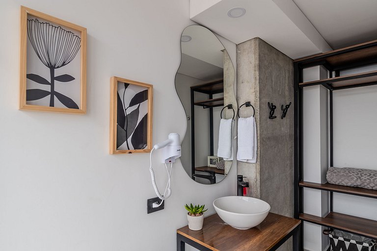 Ahead Minimalist Loft near the airport