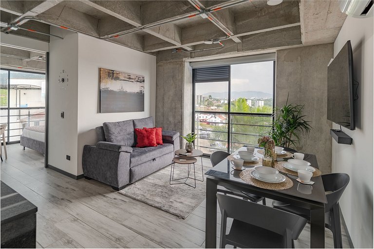 |Ahead| Stylish 2BR near airport with parking