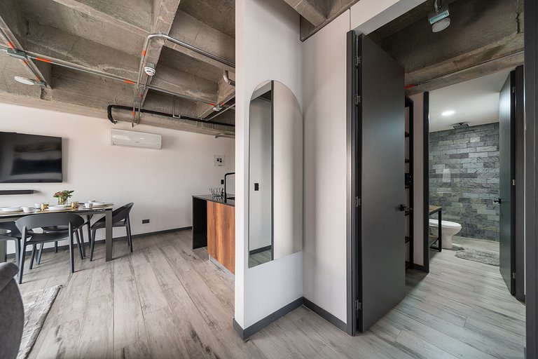 |Ahead| Stylish 2BR near airport with AC