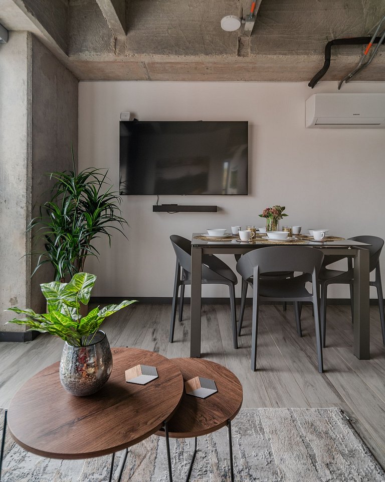 |Ahead| Stylish 2BR near airport with AC