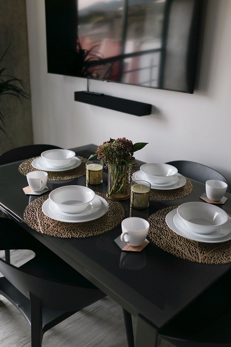 |Ahead| Stylish 2BR near airport with AC