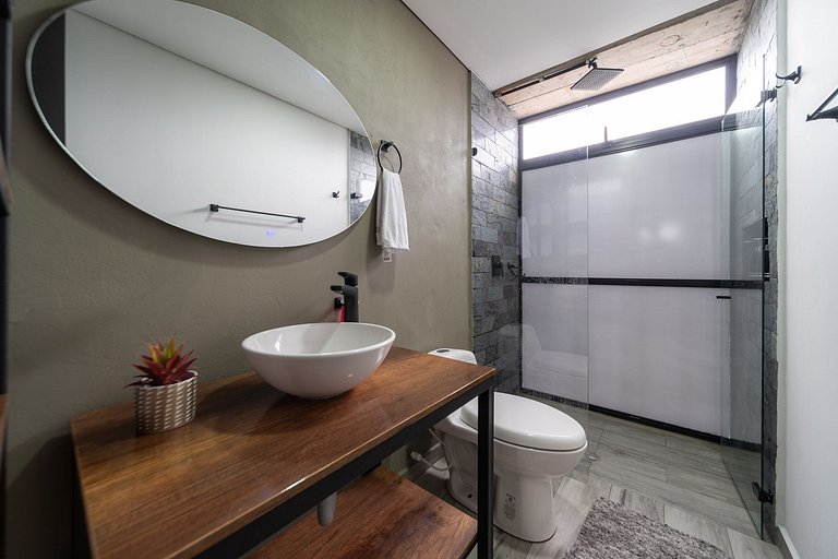 |Ahead| Stylish 2BR near airport with AC