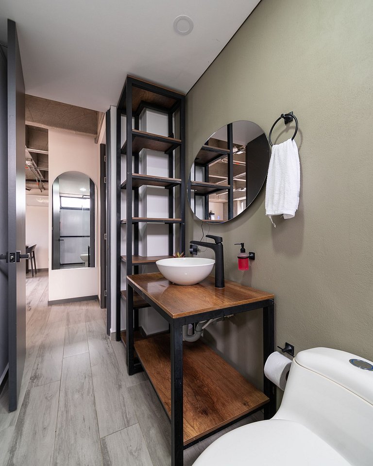 |Ahead| Stylish 2BR near airport with AC