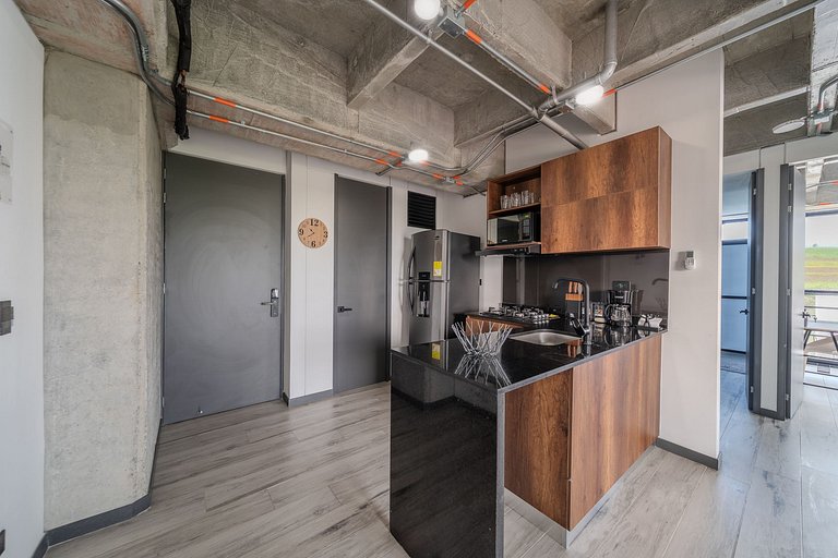 |Ahead| Stylish 2BR near airport with AC