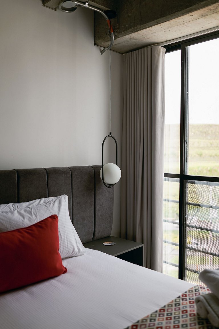 |Ahead| Stylish 2BR near airport with AC