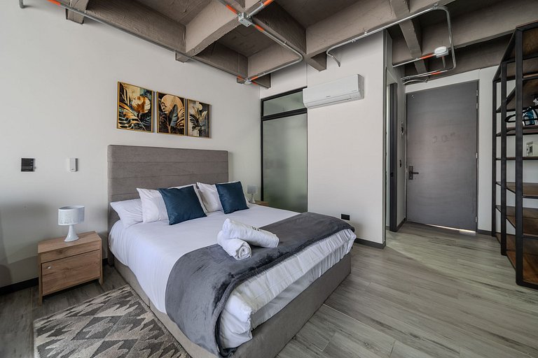 |Ahead| Captivating Loft with Parking and AC