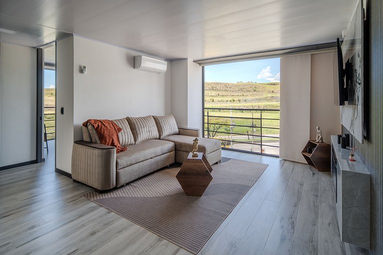 |Ahead| Spacious 3BR close to airport and parking