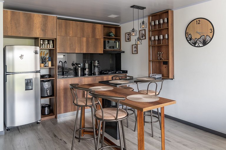 |Ahead| Spacious 3BR close to airport and parking