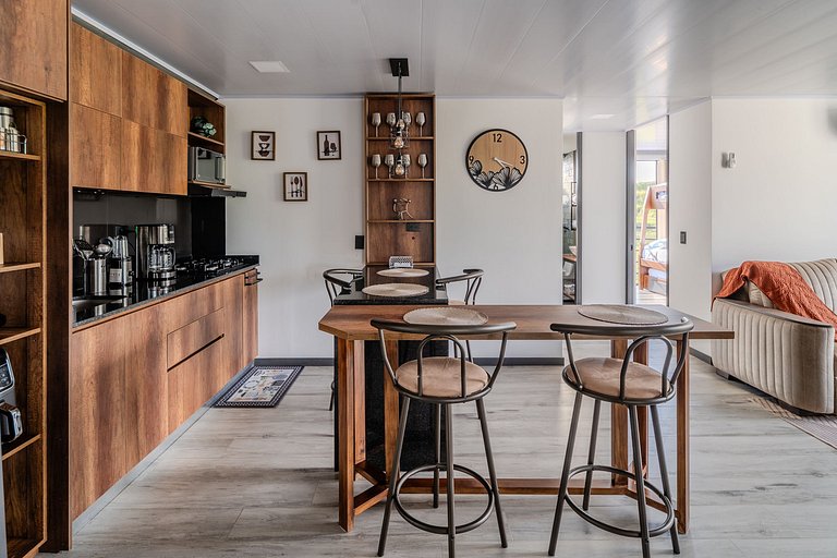 |Ahead| Spacious 3BR close to airport and parking
