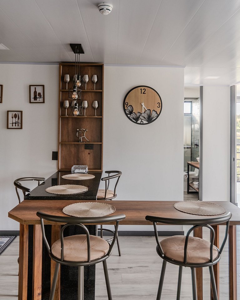 |Ahead| Spacious 3BR close to airport and parking