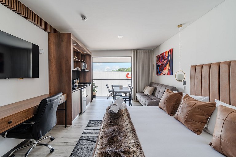 |Ahead| Refined Loft near airport with AC