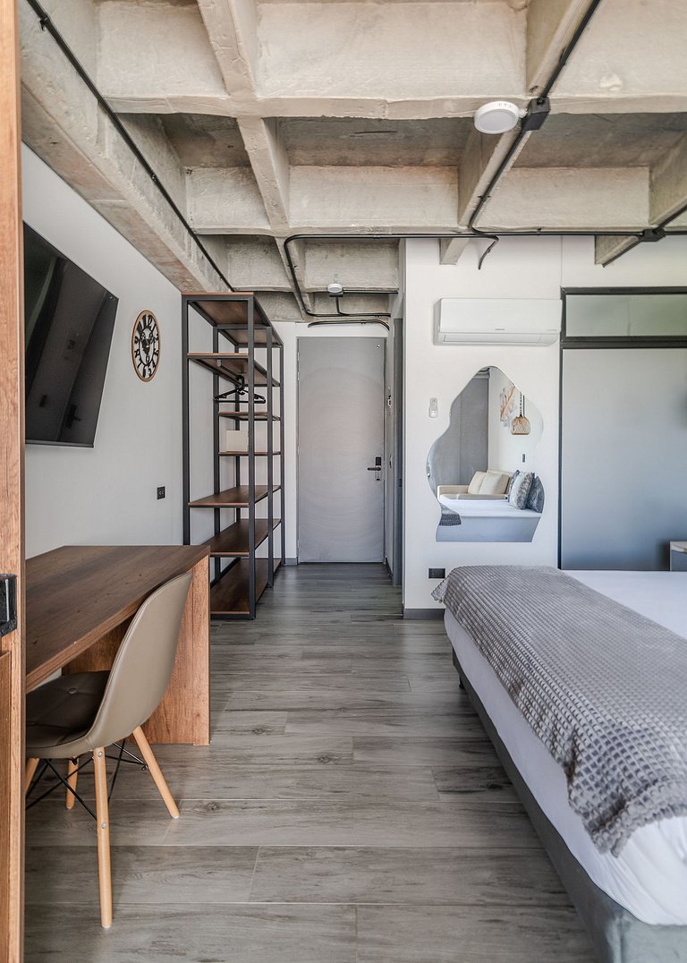 |Ahead| Sensational Loft with Parking and Balcony