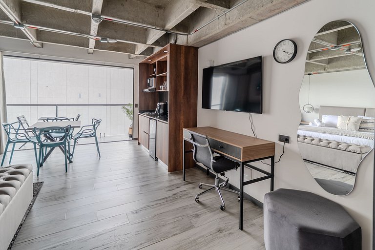 |Ahead| Dazzling Loft with parking + AC