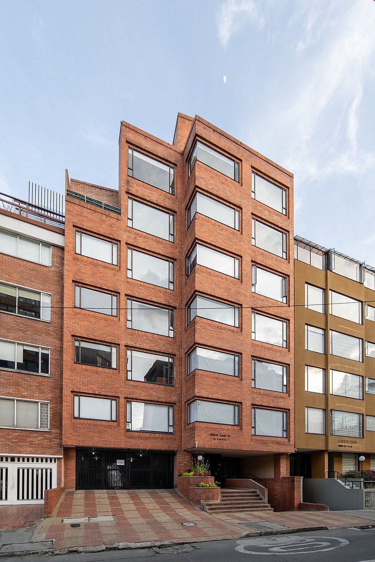 Relaxing 3BR @Commercial Area near Zona G