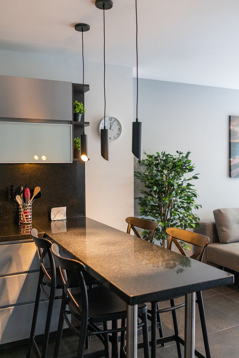 Cozy 1BR @La Calleja with Parking & Gym