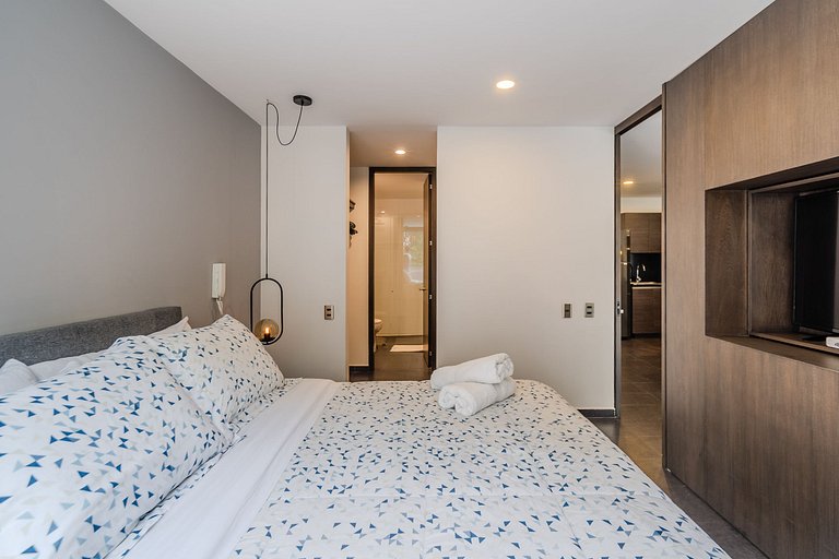 Cozy 1BR @La Calleja with Parking & Gym
