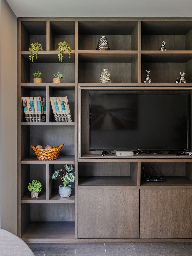 Cozy 1BR @La Calleja with Parking & Gym