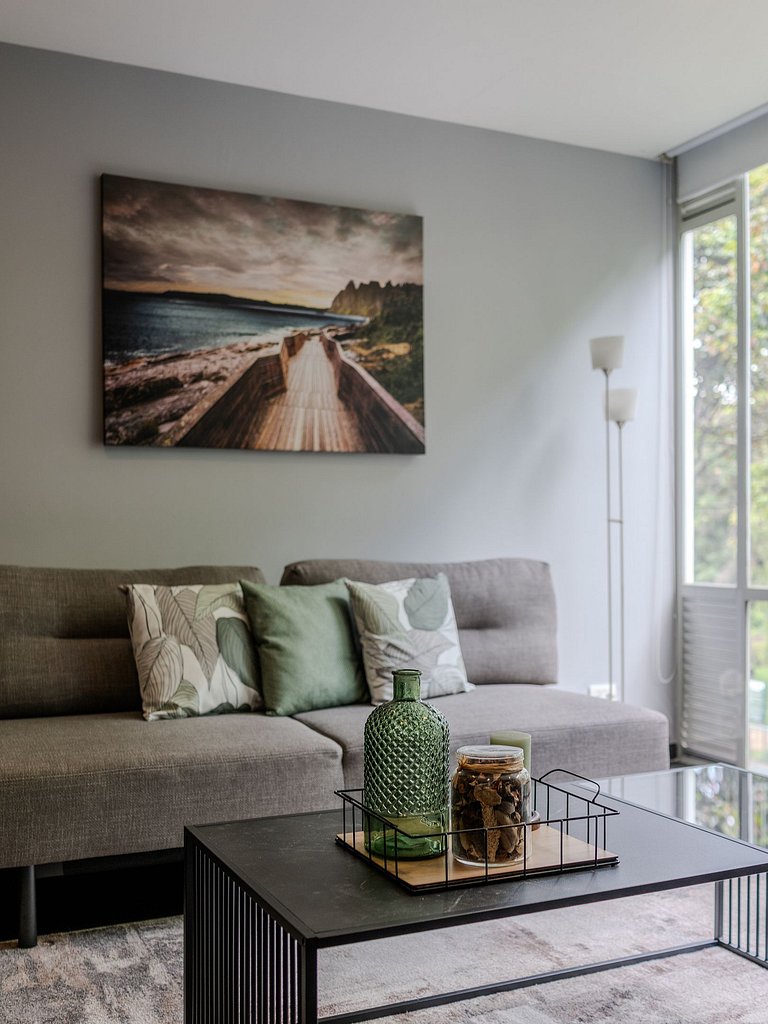 Cozy 1BR @La Calleja with Parking & Gym