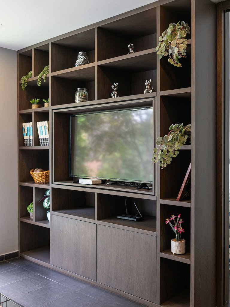 Cozy 1BR @La Calleja with Parking & Gym