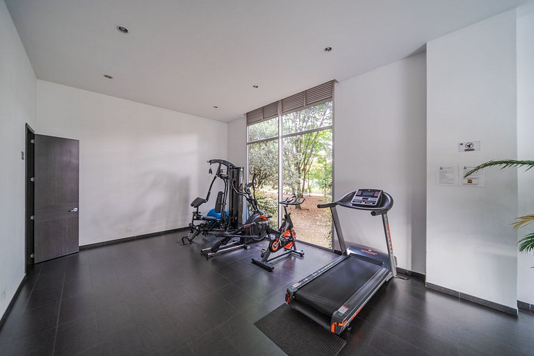 Cozy 1BR @La Calleja with Parking & Gym