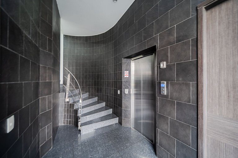 Cozy 1BR @La Calleja with Parking & Gym