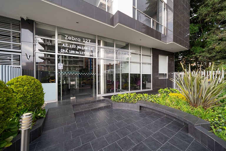 Cozy 1BR @La Calleja with Parking & Gym