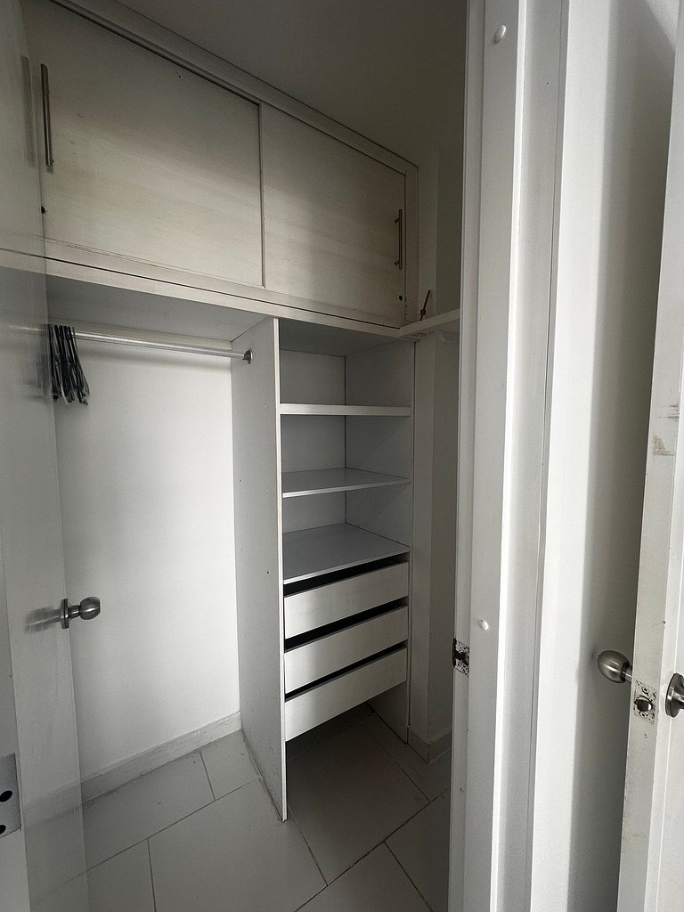 1BR Apt salida a la playa en Morros 3 Piscina & Gym