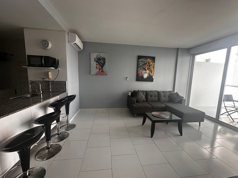 Beachfront 1BR apt - Morros 3 pool and gym