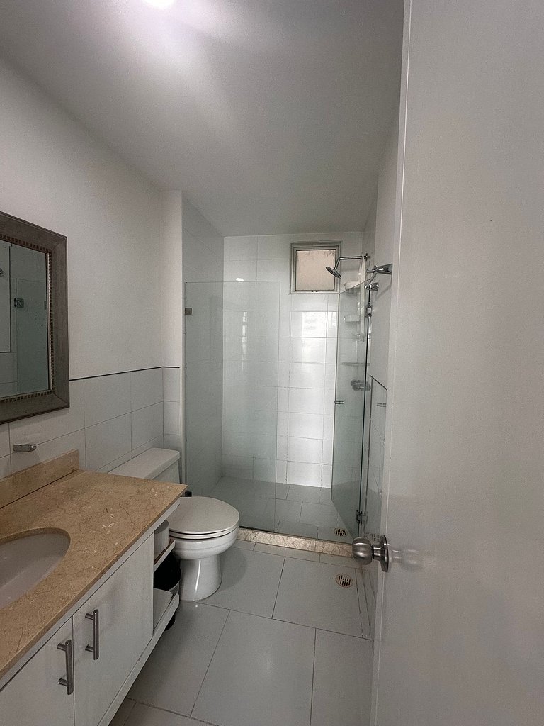 1BR Apt salida a la playa en Morros 3 Piscina & Gym