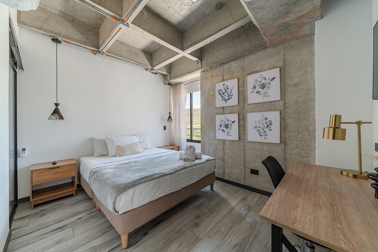 |Ahead| Inspirational 2BR near airport with AC