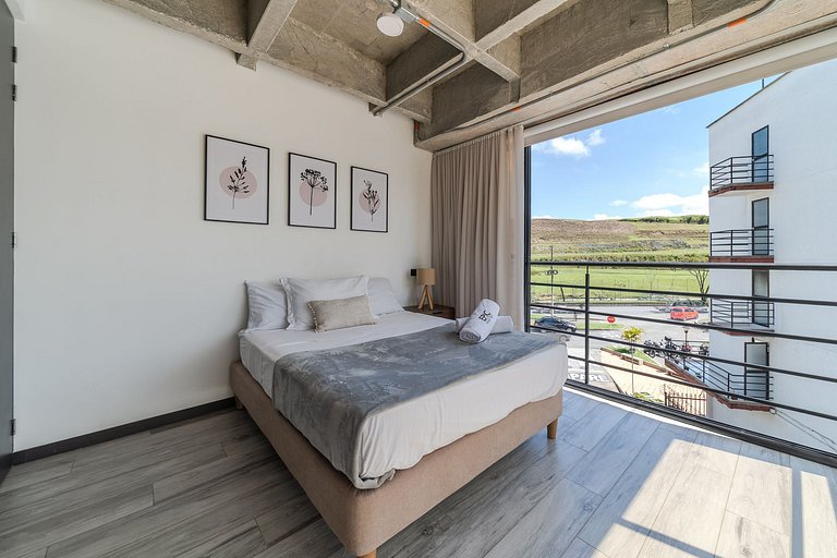 |Ahead| Inspirational 2BR near airport with AC