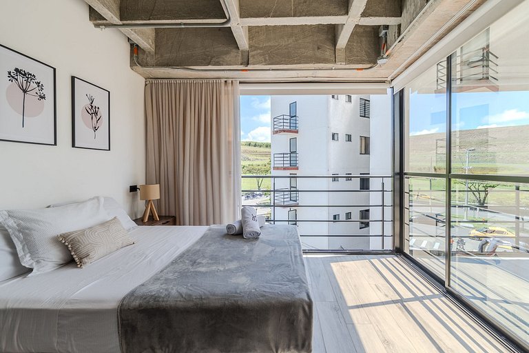 |Ahead| Inspirational 2BR near airport with AC