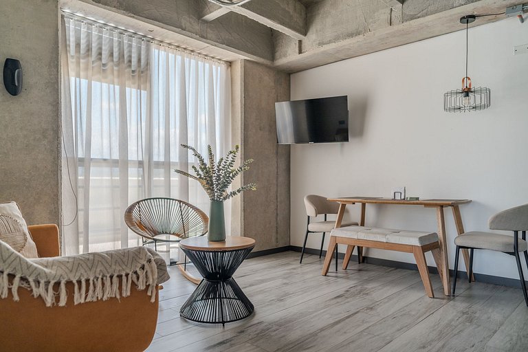|Ahead| Inspirational 2BR near airport with AC