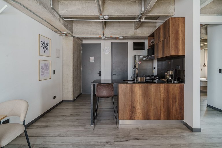 |Ahead| Inspirational 2BR near airport with AC