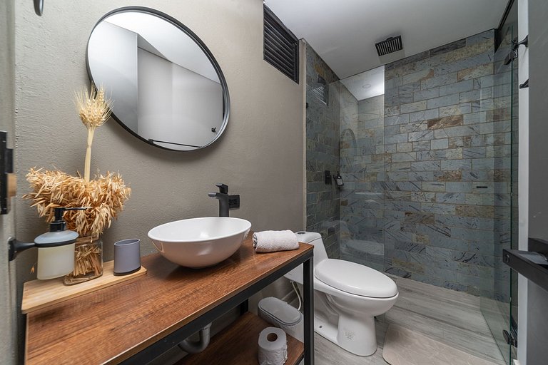|Ahead| Inspirational 2BR near airport with AC