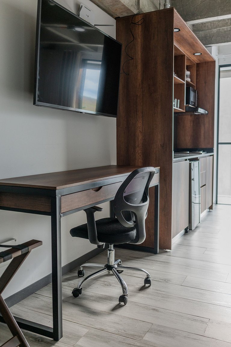|Ahead| Lovely Loft with Parking + Balcony