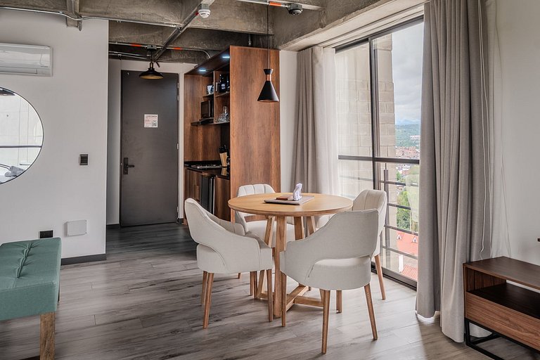 |Ahead| Unique Loft close to the airport + Parking