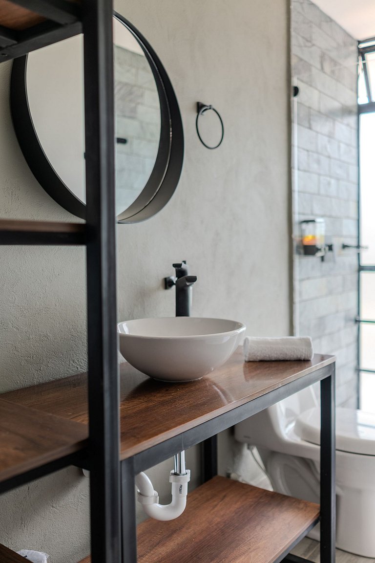 |Ahead| Contemporary 2BR with balcony & parking