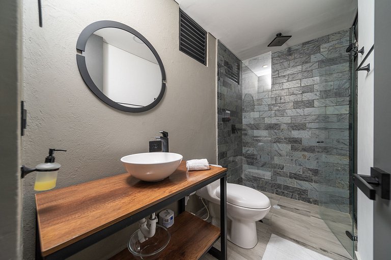 |Ahead| Contemporary 2BR with balcony & parking