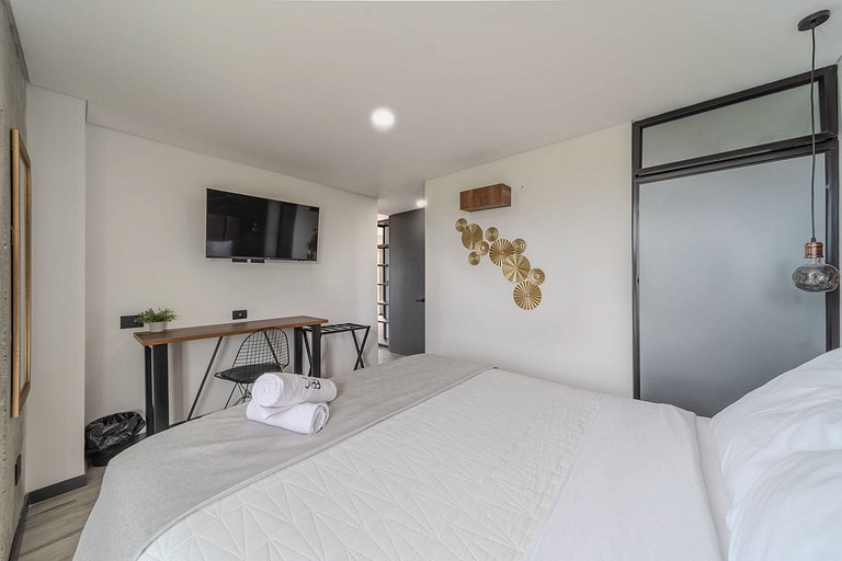 |Ahead| Contemporary 2BR with balcony & parking