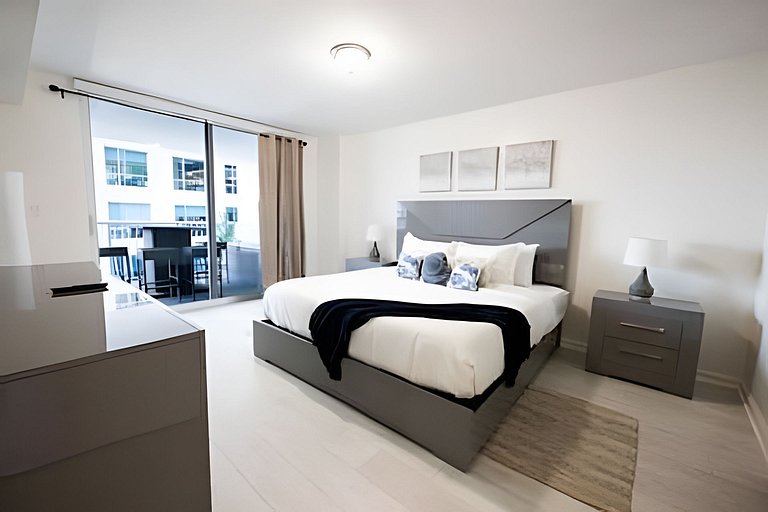 Moderno Brickell 1BR | Bay Views, Pool & Parking